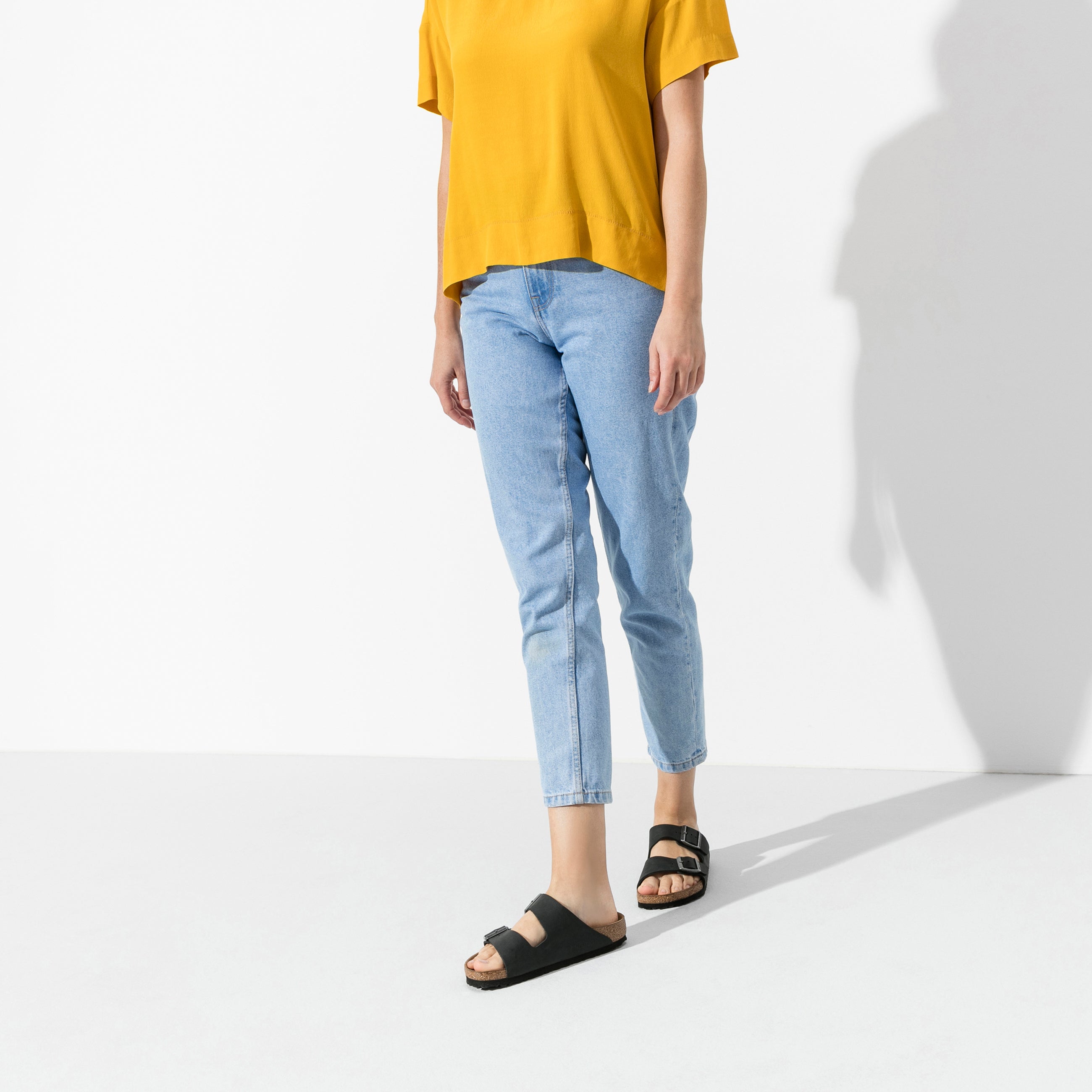 arizona-black-oiled-leather-detail-1-552111-552113