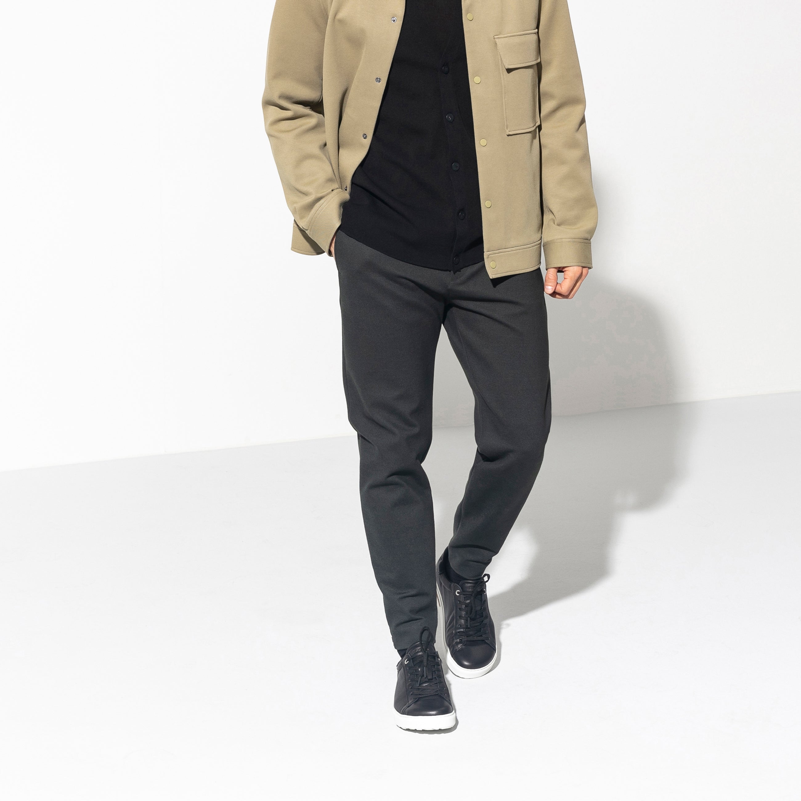 bend-black-smooth-leather-detail-2-1017721