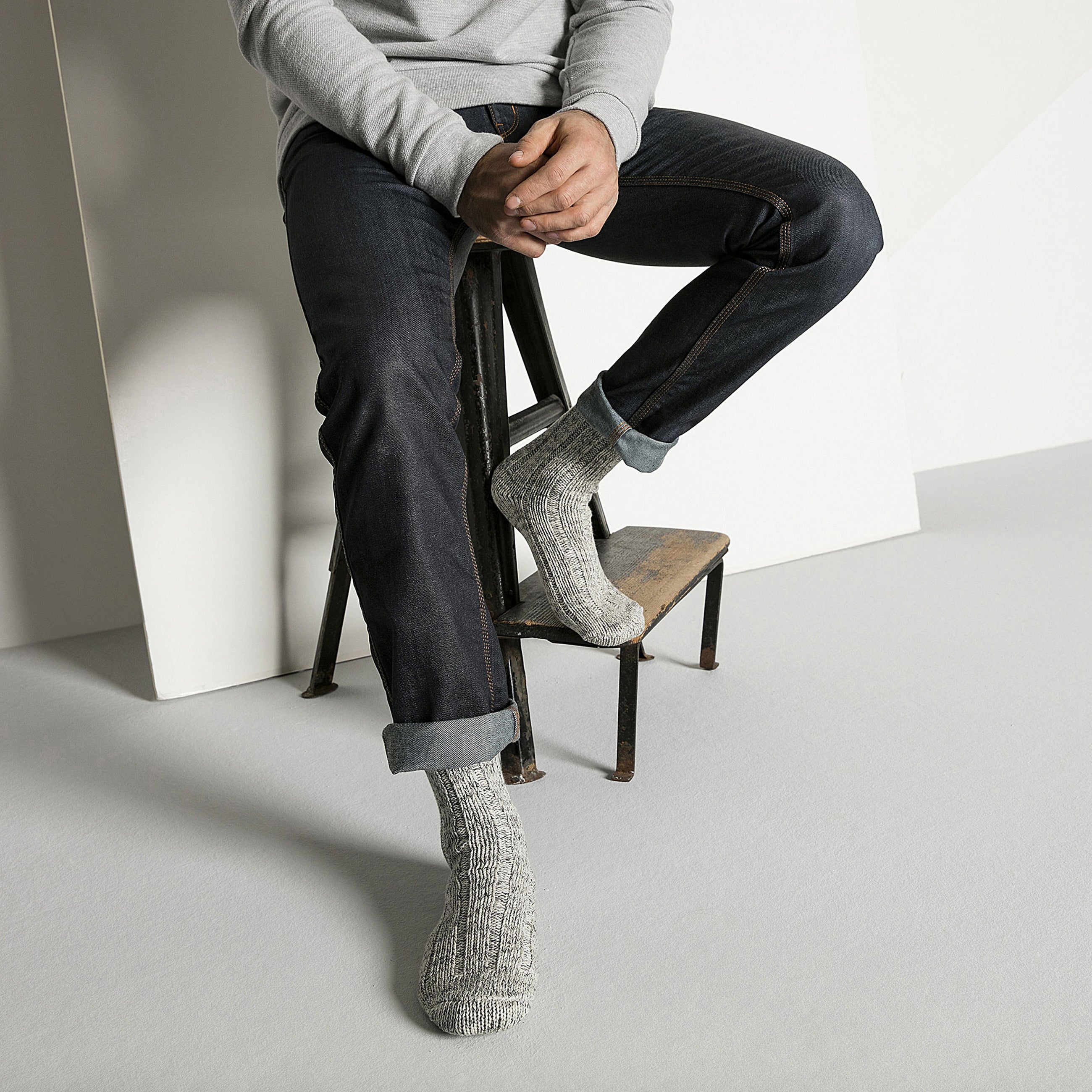 cotton-twist-light-grey-mens-on-model-1002548