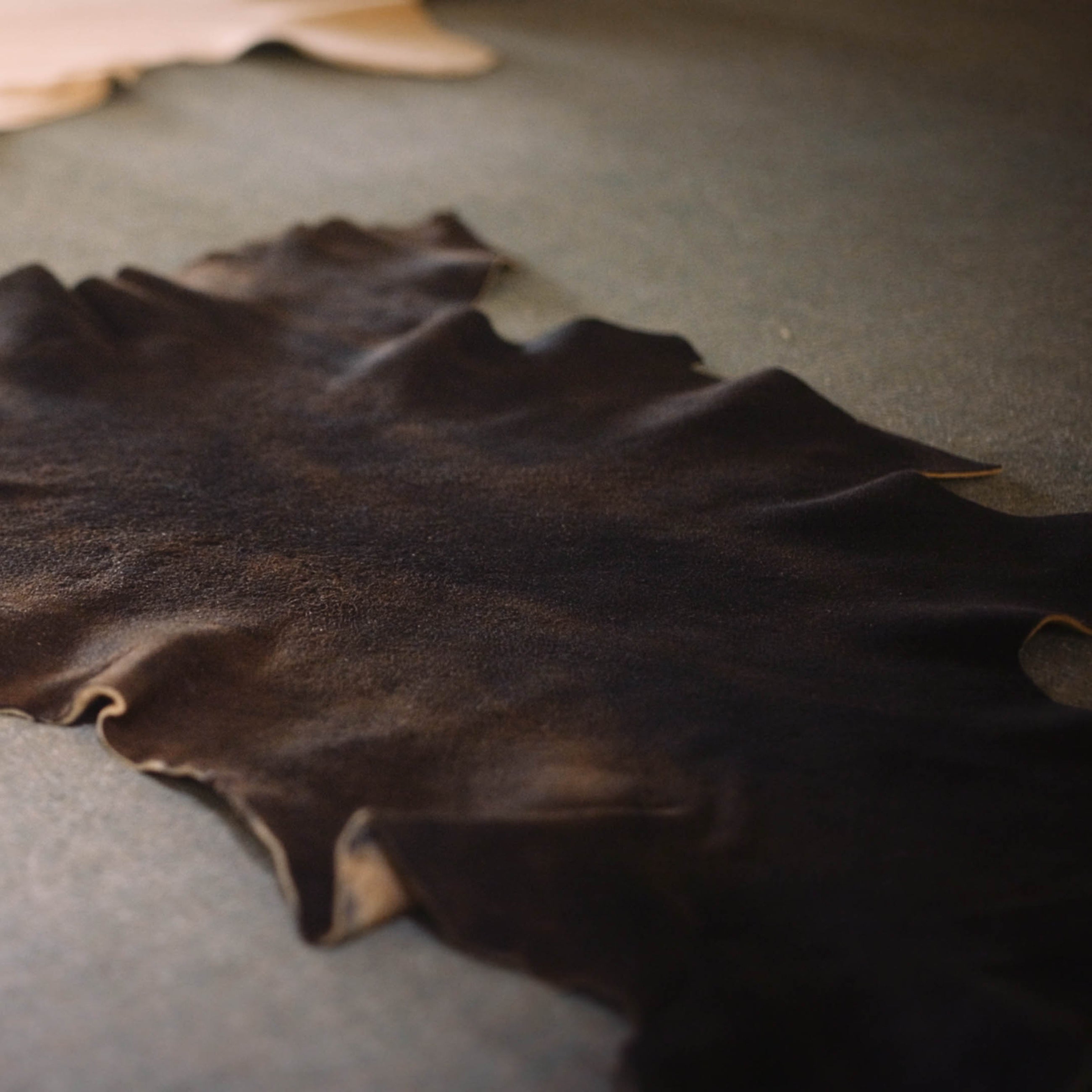 kyoto-250-old-black-deerskin-leather-detail-1-1029725