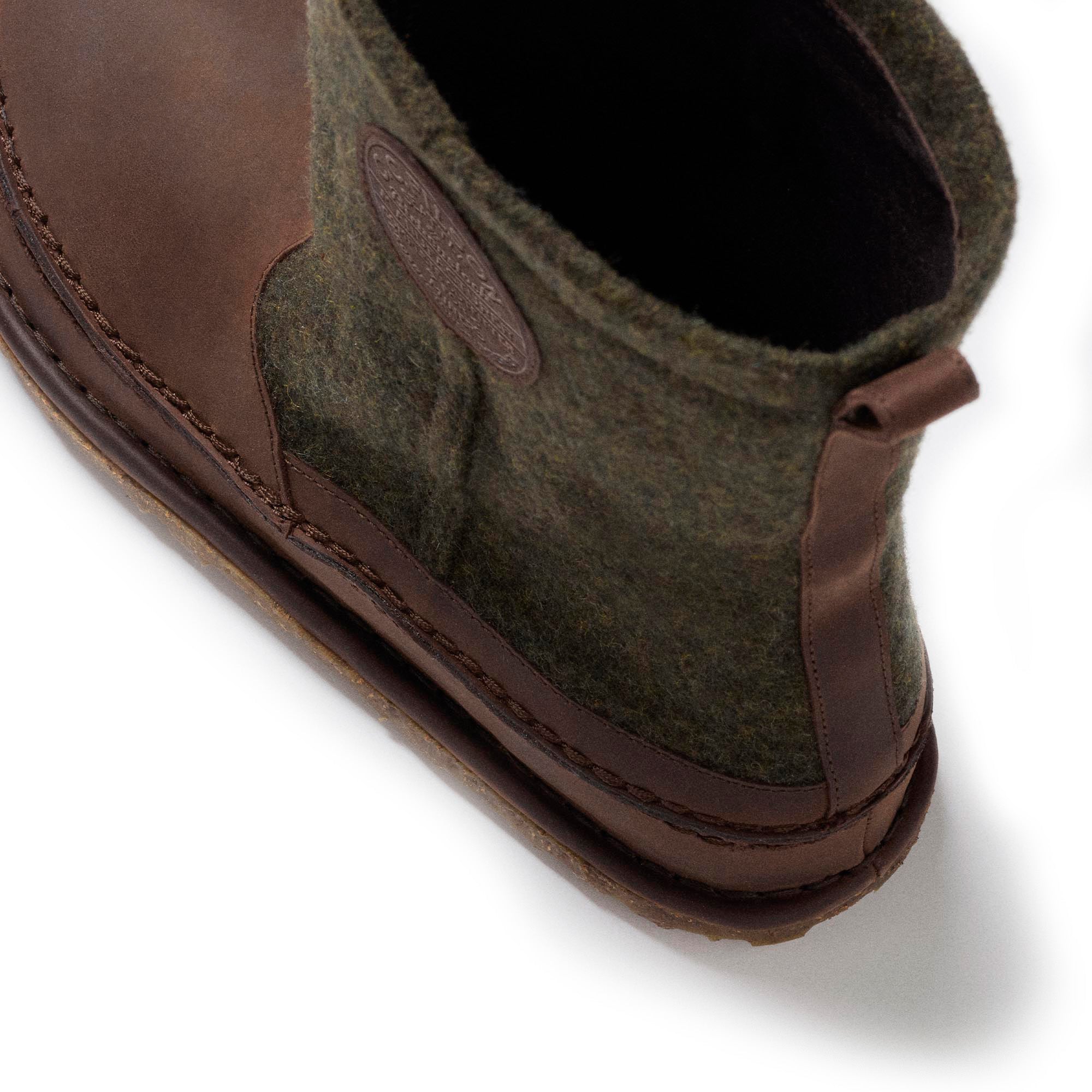 lahti-roast-forest-green-wool-oiled-leather-detail-2-1029868-102878